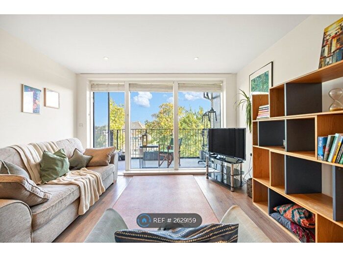 2 Bedroom Flat To Rent In Barrington Road, London, SW9