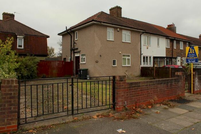 3 Bedroom End Of Terrace House To Rent In Moremead Road, Catford SE6
