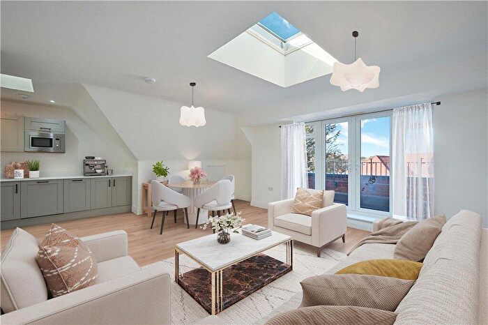 2 Bedroom Flat For Sale In Ruxley Lane, Ewell, KT19