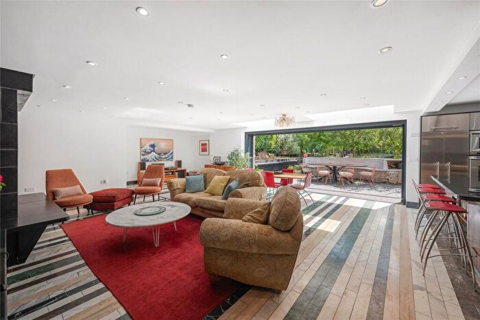 4 Bedroom Detached House For Sale In Grangewood Lane, Beckenham, BR3
