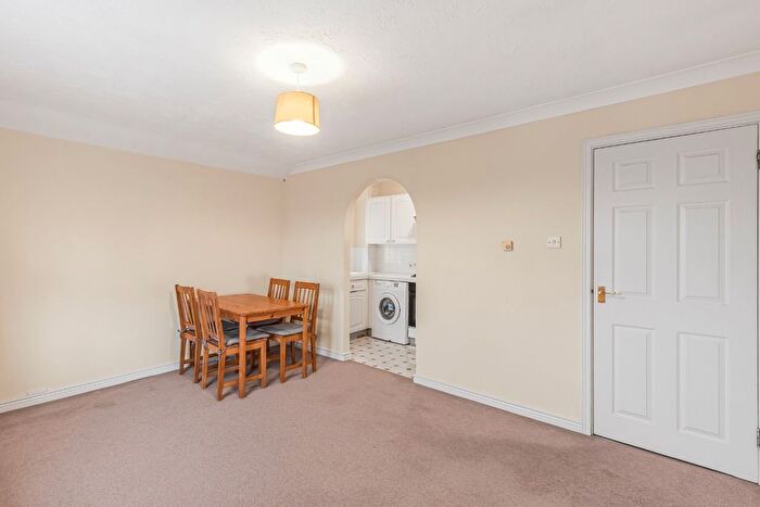 1 Bedroom Flat To Rent In Abbeville Road, Clapham, London, SW4