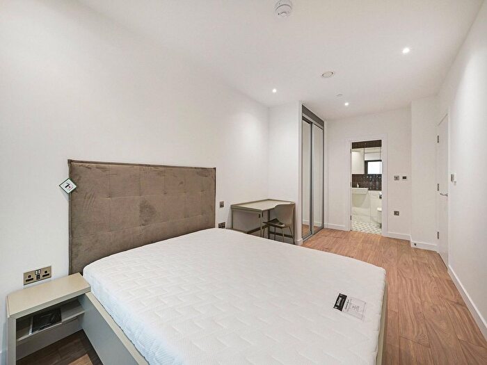 3 Bedroom Flat To Rent In Uncle Acton, Victoria Road, W3