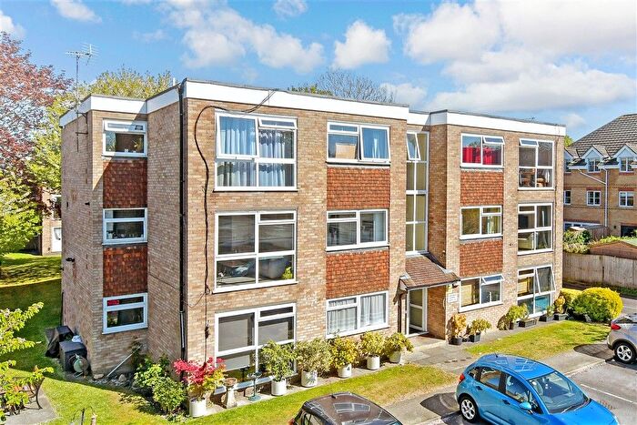 1 Bedroom Flat For Sale In Chanctonbury Gardens, Sutton, Surrey, SM2
