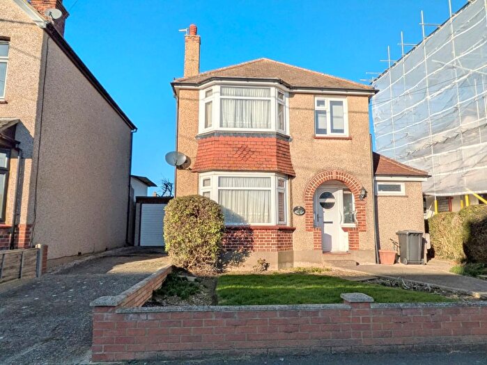 3 Bedroom Detached House For Sale In Castle Road, Hadleigh, Benfleet, Essex, SS7