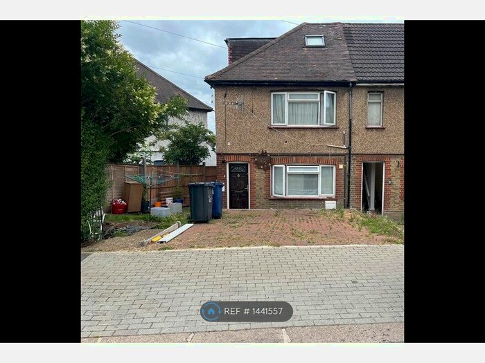 Studio To Rent In Clitterhouse Road, London, NW2