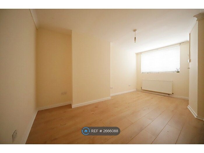 1 Bedroom Flat To Rent In Kent Road, Orpington, BR5
