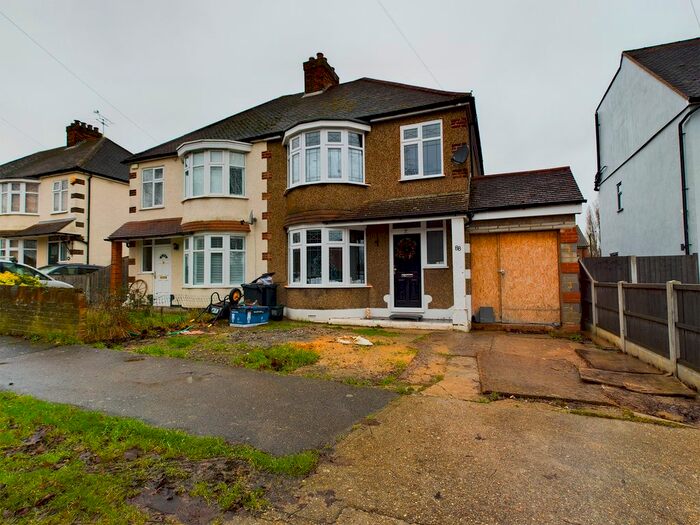 Houses for sale & to rent in SS7 4ES, Moreland Avenue, St Benfleet