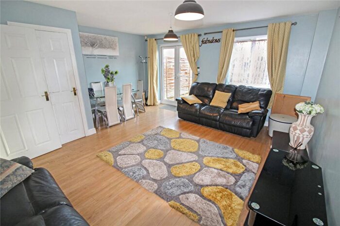 3 Bedroom Terraced House For Sale In Queen Elizabeth Drive, Swindon, Wiltshire, SN25