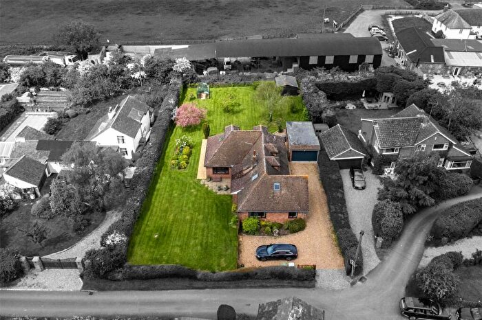 5 Bedroom Detached House For Sale In Gaddesden Turn, Great Billington, Bedfordshire, LU7