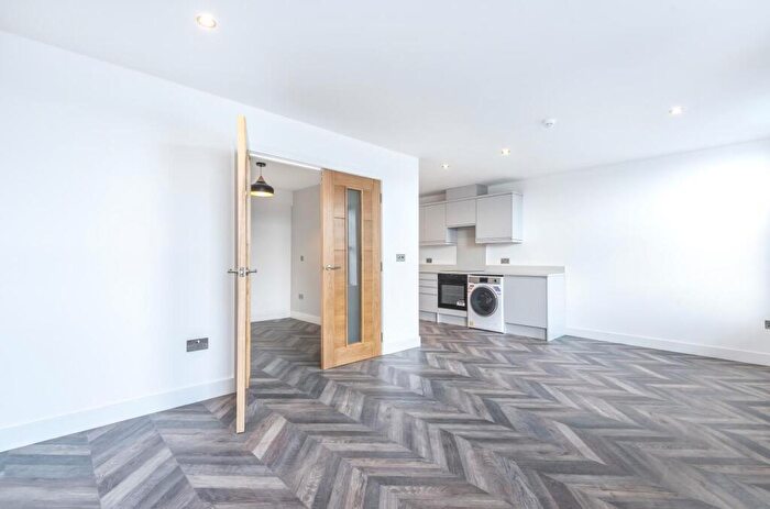 1 Bedroom Apartment For Sale In London Heights, London Road, Camberley, GU15