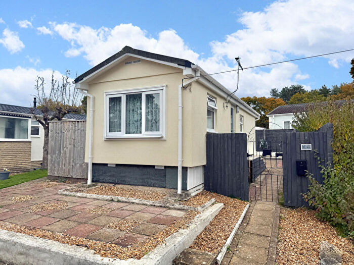 1 Bedroom Park Home For Sale In Oaktree Park, St Leonards, Ringwood, BH24