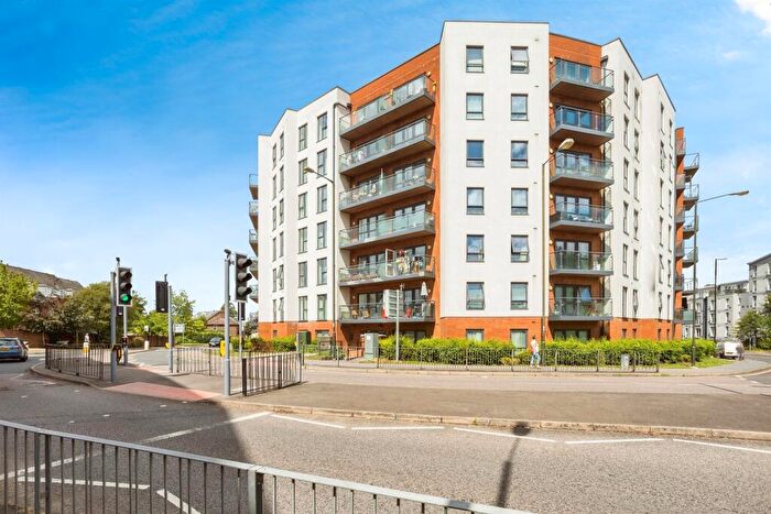 2 Bedroom Flat For Sale In Ifield Road, Crawley, RH11
