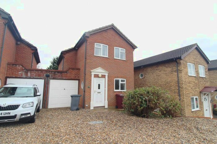3 Bedroom Detached House To Rent In Cressingham Road, Reading, RG2