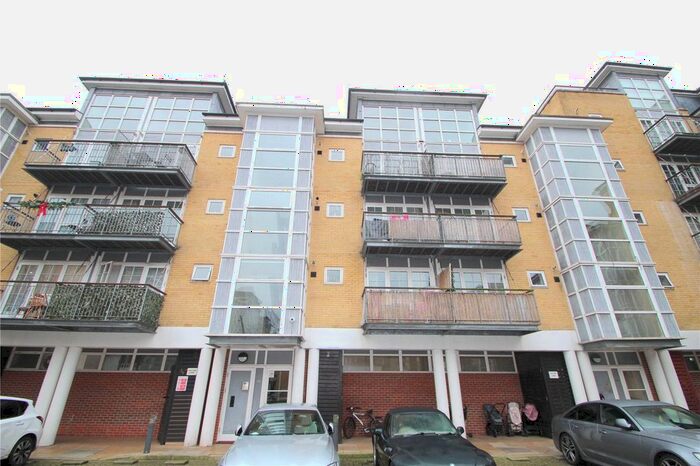 2 Bedroom Flat To Rent In Malt House Place, Romford, RM1