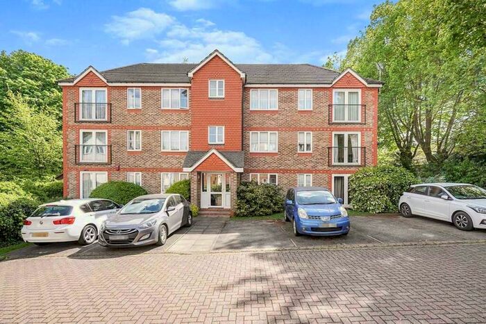 2 Bedroom Flat To Rent In Sevenoaks Close, Sutton, SM2