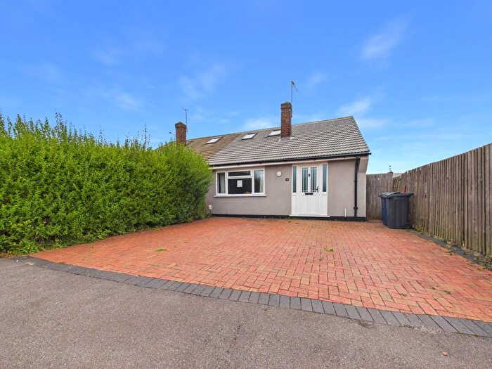 3 Bedroom Bungalow For Sale In Cestreham Crescent, Chesham, Buckinghamshire, HP5