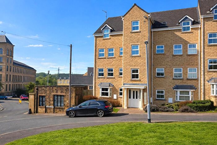 2 Bedroom Flat For Sale In Meadow Road, Apperley Bridge, Bradford, BD10