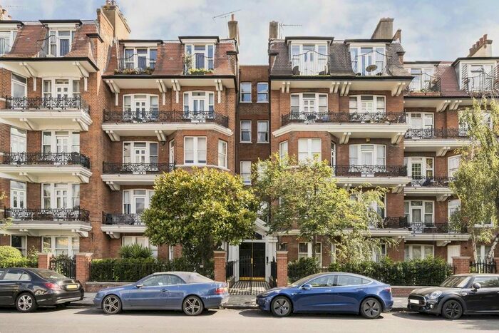 3 Bedroom Flat To Rent In Ashburnham Road, London, SW10