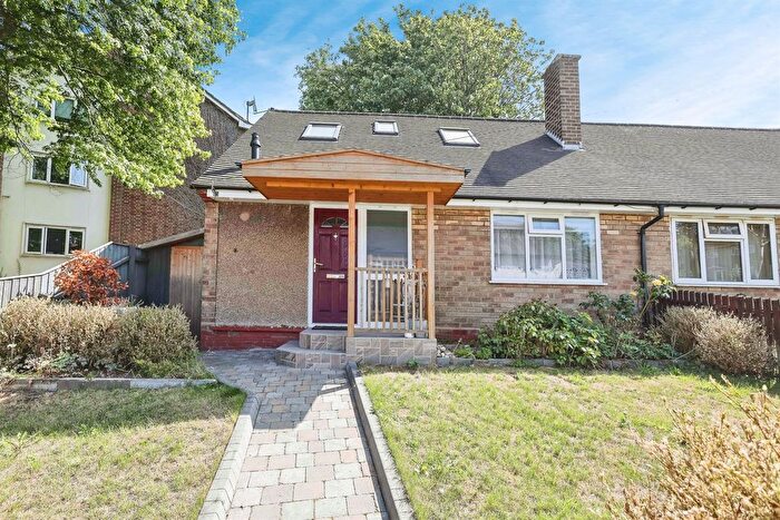 2 Bedroom Semi-detached Bungalow For Sale In The Hennalls, Birmingham, B36
