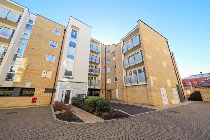 2 Bedroom Flat To Rent In Hinds Court, Perkins Gardens, Ickenham, UB10
