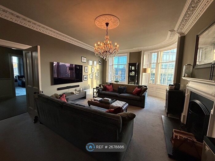3 Bedroom Flat To Rent In Grosvenor Street, Edinburgh, EH12