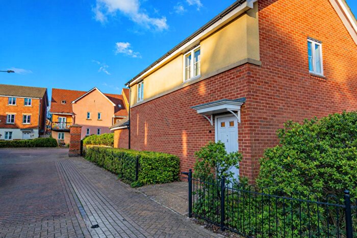 2 Bedroom Flat For Sale In Beechcroft Walk, Bristol, BS7