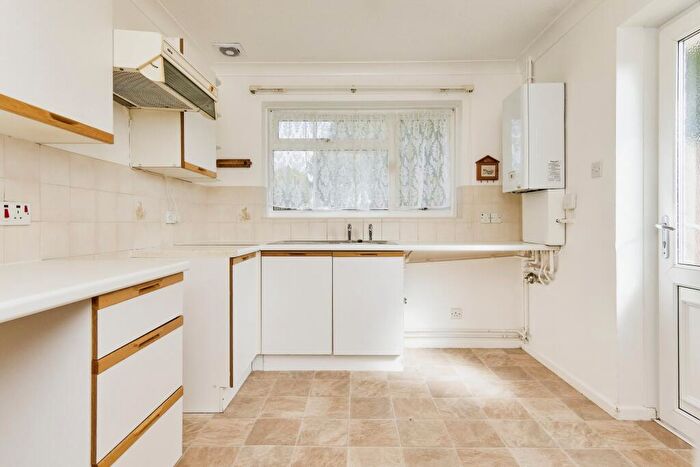 2 Bedroom Bungalow To Rent In Woods Drive, Apse Heath, PO36