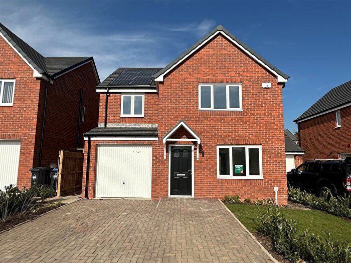 4 Bedroom Detached House For Sale In Begonia Way, Rugby, CV23