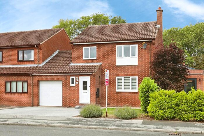 3 Bedroom Link Detached House For Sale In Church Fields Road, Rossington, Doncaster, DN11