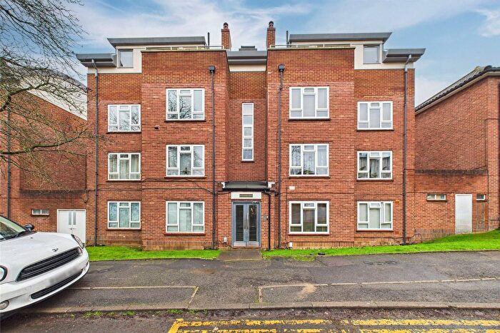 2 Bedroom Flat For Sale In Courtlands, Maidenhead, Berkshire, SL6