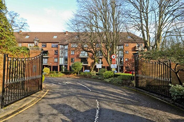 2 Bedroom Apartment To Rent In Winslow Close, Pinner, HA5