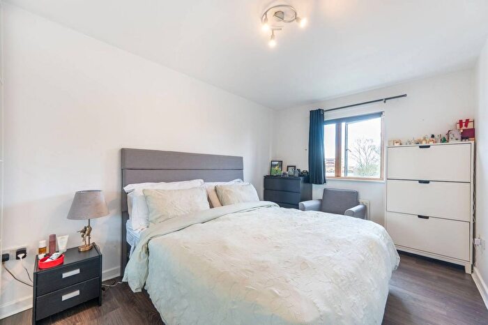 1 Bedroom Flat For Sale In Station Parade, Willesden Green, London, NW2