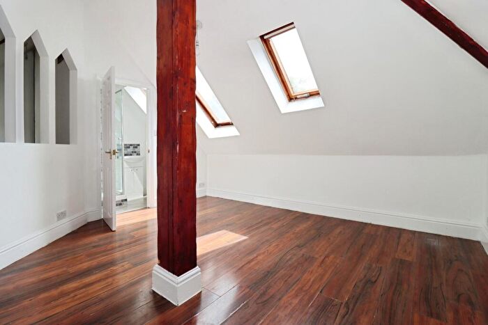 3 Bedroom Flat For Sale In Frenchay Park Road, Bristol, Somerset, BS16