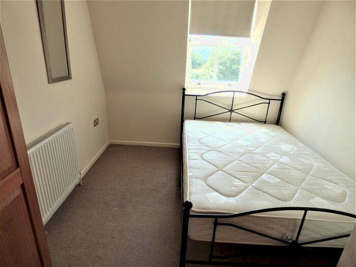 2 Bedroom Flat For Sale In Grove Road, Mile End, E3