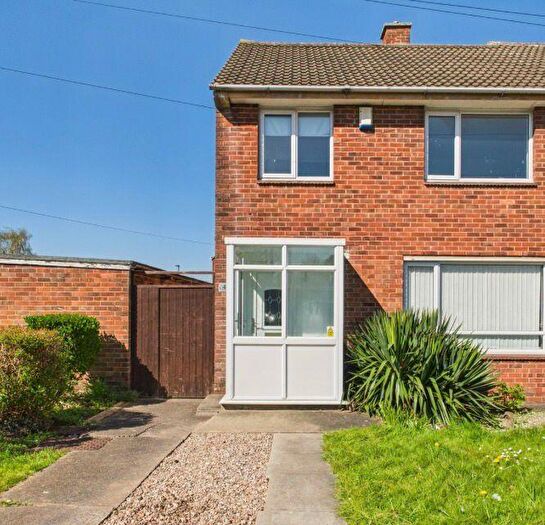 3 Bedroom Semi Detached House To Rent In Waterford Drive, Derby, Derby City, DE21