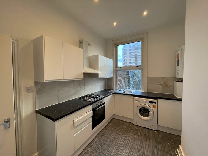 2 Bedroom Flat To Rent In Station Road, London, SE25