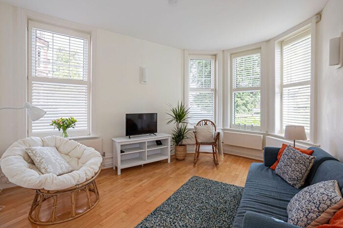 2 Bedroom Flat For Sale In Scarcroft Hill, York, YO24