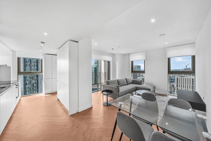 2 Bedroom Apartment To Rent In One Thames Quay, Marsh Wall, E14