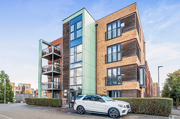 2 Bedroom Flat For Sale In Aventine Avenue, Mitcham, CR4