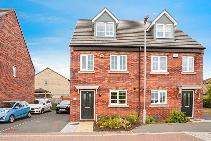 3 Bedroom Semi-Detached House For Sale In Wren Green Close, Wrenthorpe, Wakefield, WF2