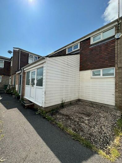 2 Bedroom End Of Terrace House To Rent In Bennet Close, Basingstoke, RG21