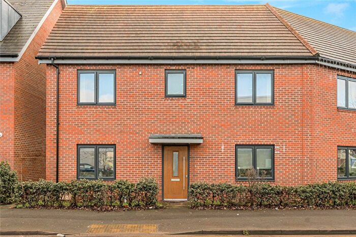 3 Bedroom Semi Detached House For Sale In Imperial Way, Reading, RG2