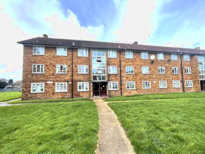 3 Bedroom Flat To Rent In Longhayes Court, Chadwell Heath, Romford, RM6