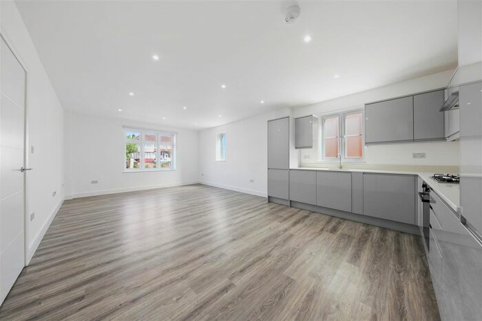 1 Bedroom Flat To Rent In Tudor Gardens, Kingsbury, London, NW9