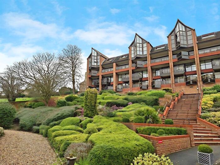 2 Bedroom Flat For Sale In Sealand Court, Esplanade, Rochester, ME1