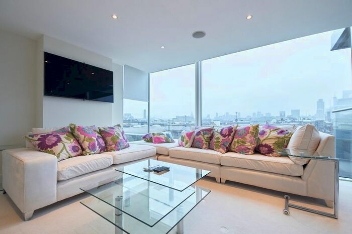 2 Bedroom Flat To Rent In Empire Square West, Empire Square, London, SE1