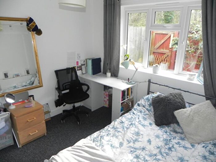 5 Bedroom Semi-Detached House To Rent In Greville Close, GU2