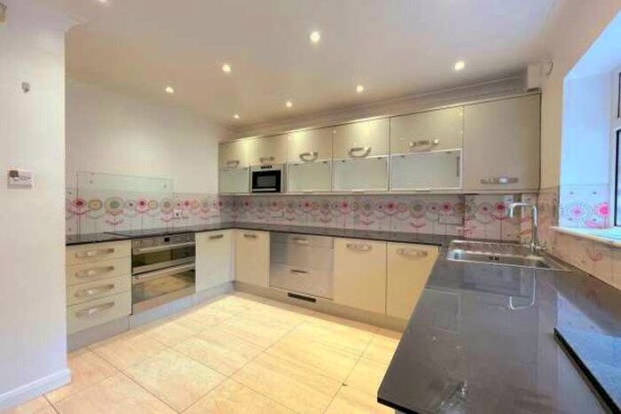 3 Bedroom Terraced House To Rent In Tresco Close, Bromley, BR1