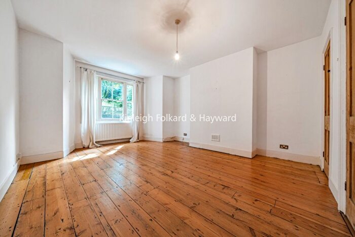 2 Bedroom Flat To Rent In Granville Park, Lewisham, London, SE13
