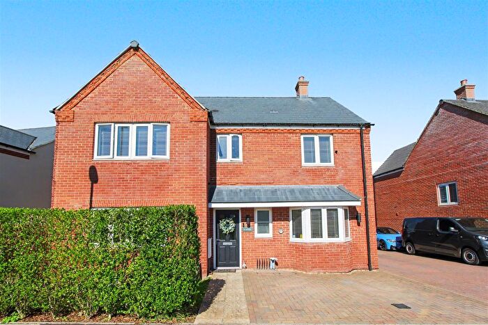 5 Bedroom Detached House For Sale In Buttercup Close, Raunds, Wellingborough, NN9